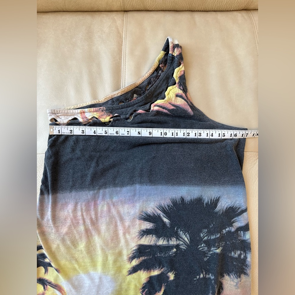 One-Shoulder Sunset Palm Tree Top - Picture 5 of 5